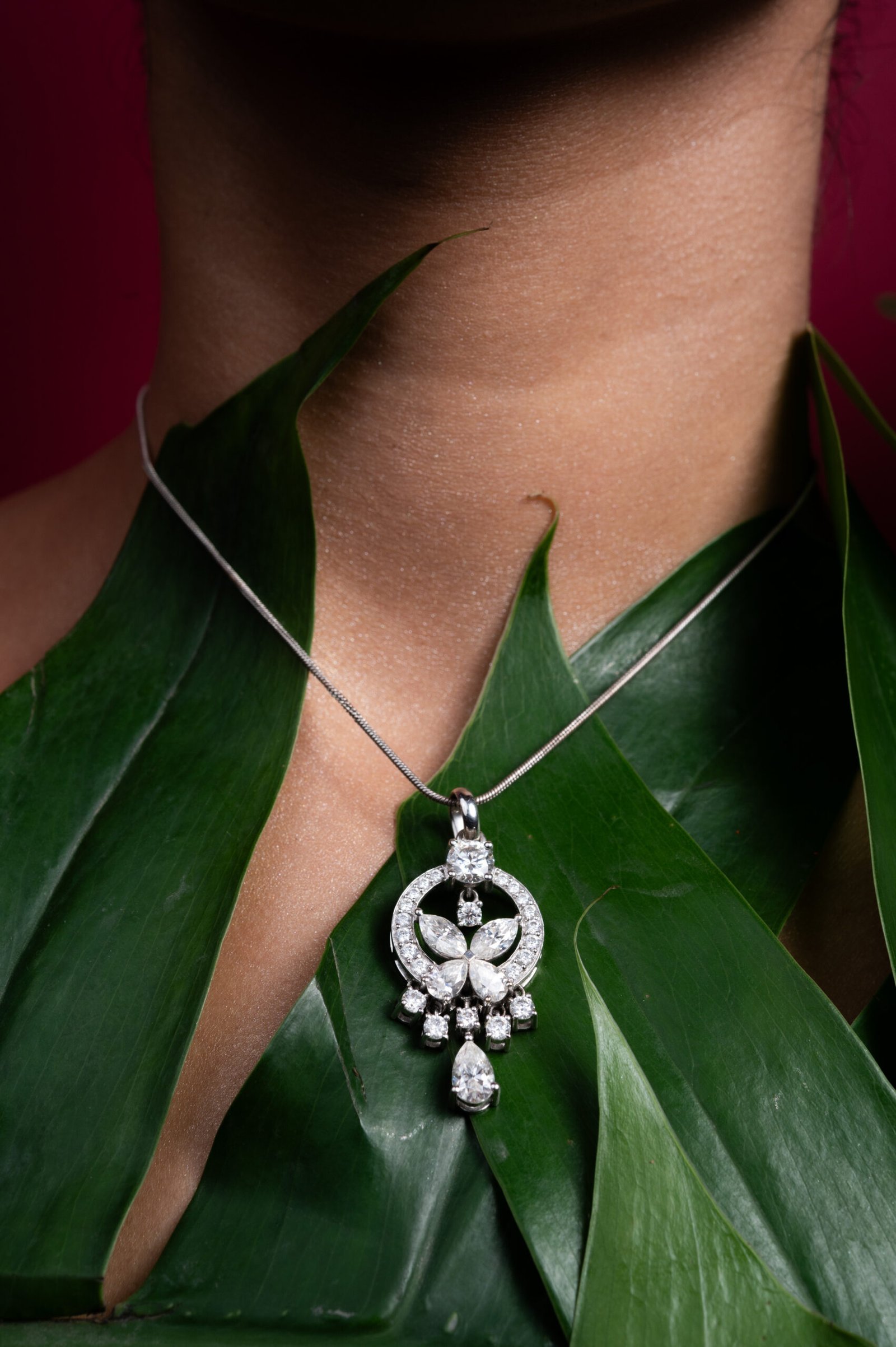 Pear double halo necklace (Copy)